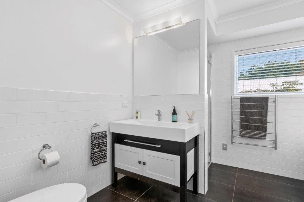 Stunning Tranquil Home With Green Space Views Mount Maunganui Exteriör bild